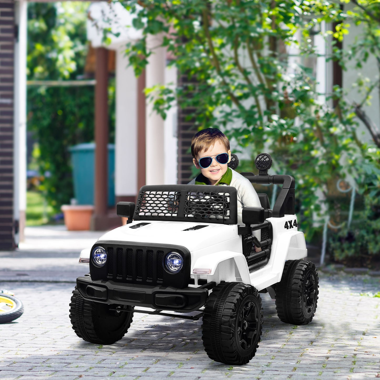 HOMCOM 12V Battery-powered Kids Electric Ride On Car Truck Off-road Toy with Parental Remote Control Music Lights